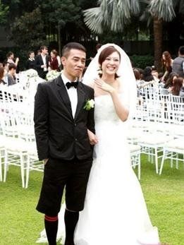 应采儿与陈小春。（资料图）