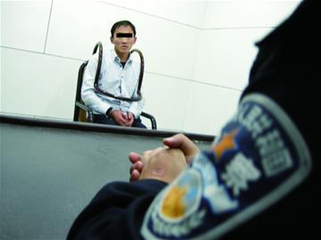 “爱疯”破案万名泳客中抓贼 “爱疯”破案万名泳客中抓贼