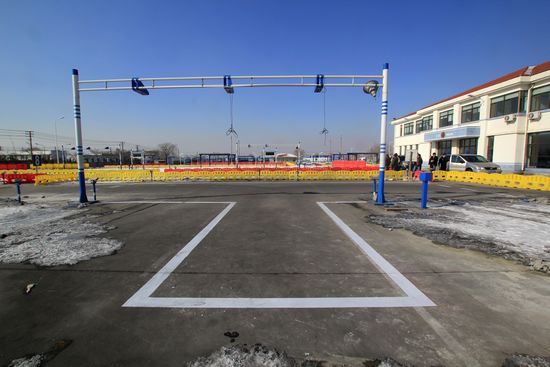 直击青岛新规驾考首日 考生吐槽难过高考 直击青岛新规驾考首日 考生吐槽难过高考