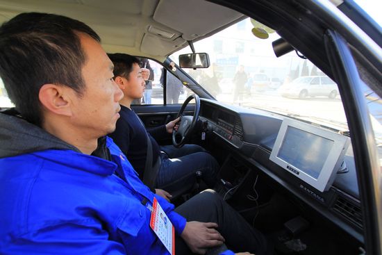 直击青岛新规驾考首日 考生吐槽难过高考