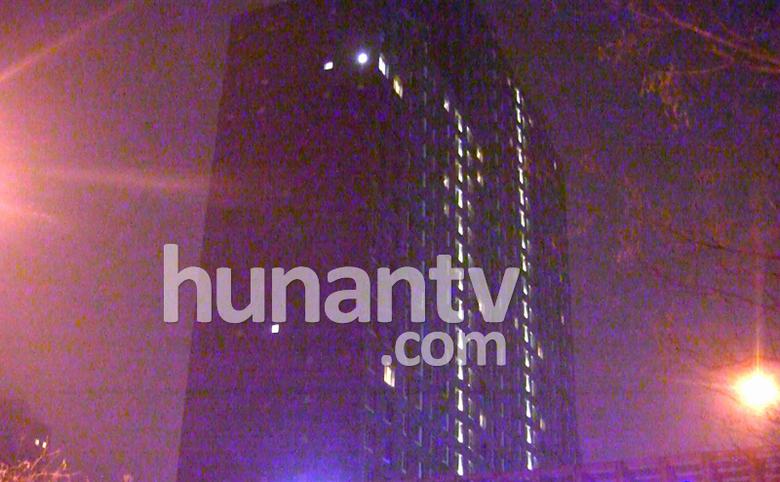 Angelababy穿粉色皮草回京引围观 深夜坐豪车赴黄晓明公寓