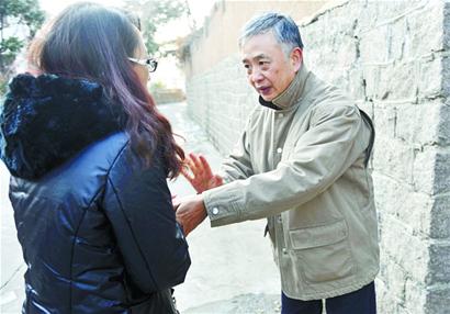 青岛三勇士跳冰海救老人