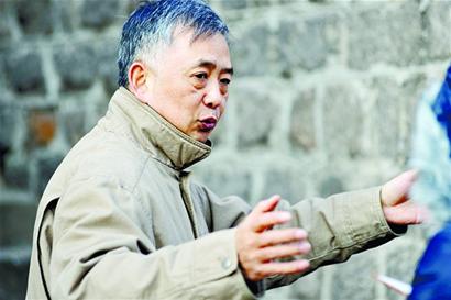 青岛三勇士跳冰海救老人