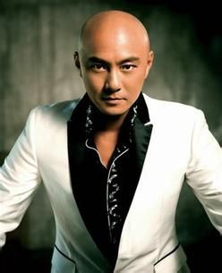 张卫健与妻子吵架穿内裤被关门外