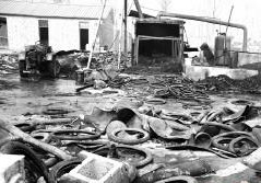 黑炼油作坊爆炸夺3人命 藏身村庄内非法生产