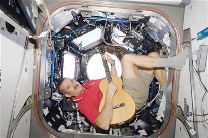 加拿大航天员拍下青岛太空照 胶州湾大桥成地标