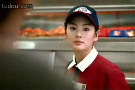 张雨绮16岁拍广告照片曝光 微博自曝挤胸素颜照