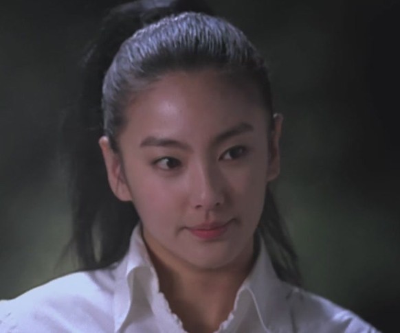 张雨绮16岁拍广告照片曝光 微博自曝挤胸素颜照