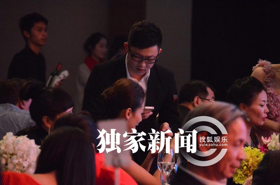 辣妈刘涛性感现身晚宴