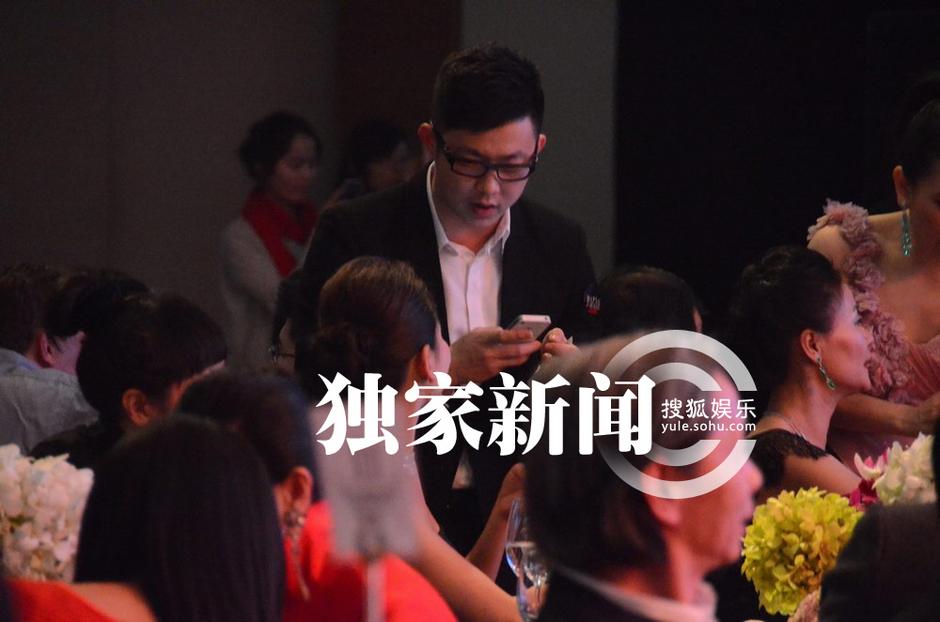 辣妈刘涛性感现身晚宴