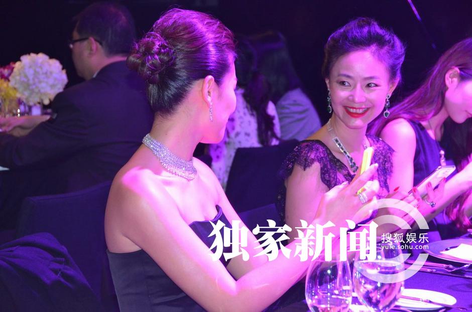 辣妈刘涛性感现身晚宴