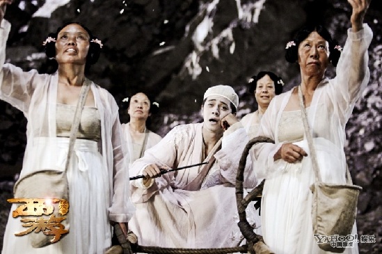 西游爆笑造型曝光 黄渤抱猪罗志祥携四大妈护肾