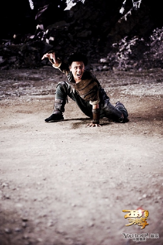 西游爆笑造型曝光 黄渤抱猪罗志祥携四大妈护肾