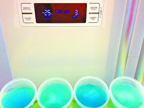 防冻玻璃水曝频被冻住 专家称可能是勾兑