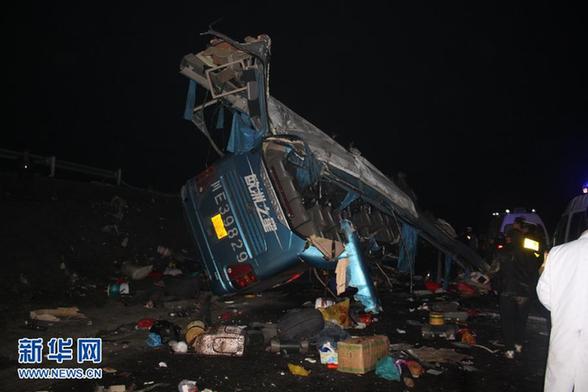 兰海高速贵州境内发生一起交通事故5死19伤