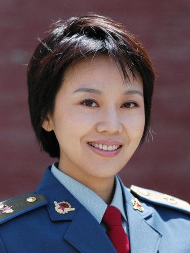 闫妮军官前夫被曝是高官 曝因小三净身出户