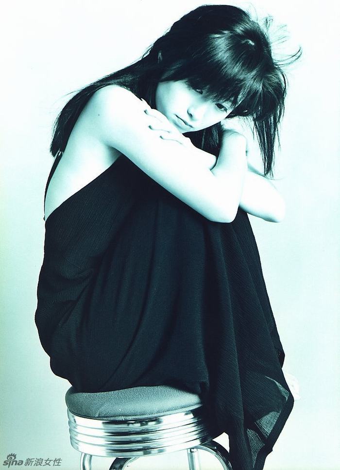 酒井法子少女时期珍藏绝版写真 全裸淋浴大尺度吸吮手指