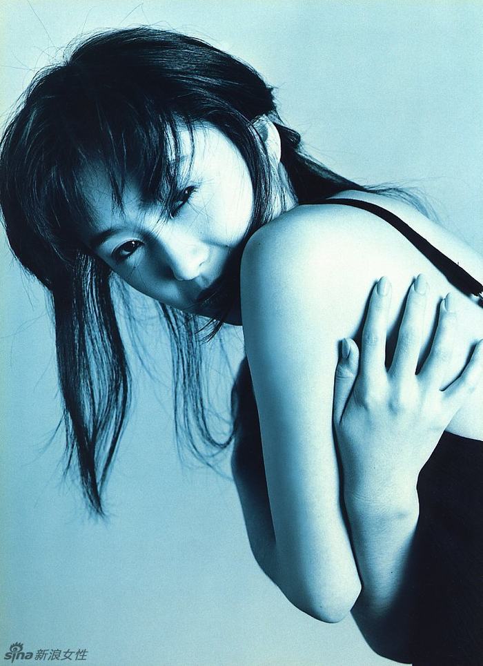 酒井法子少女时期珍藏绝版写真 全裸淋浴大尺度吸吮手指