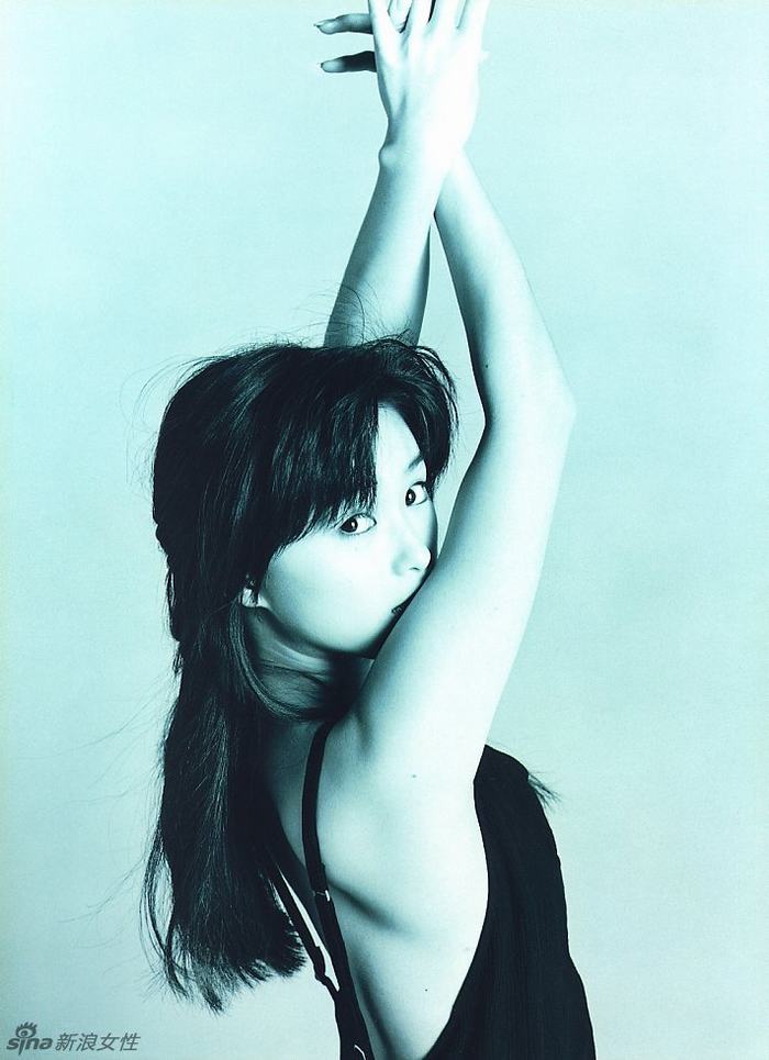 酒井法子少女时期珍藏绝版写真 全裸淋浴大尺度吸吮手指