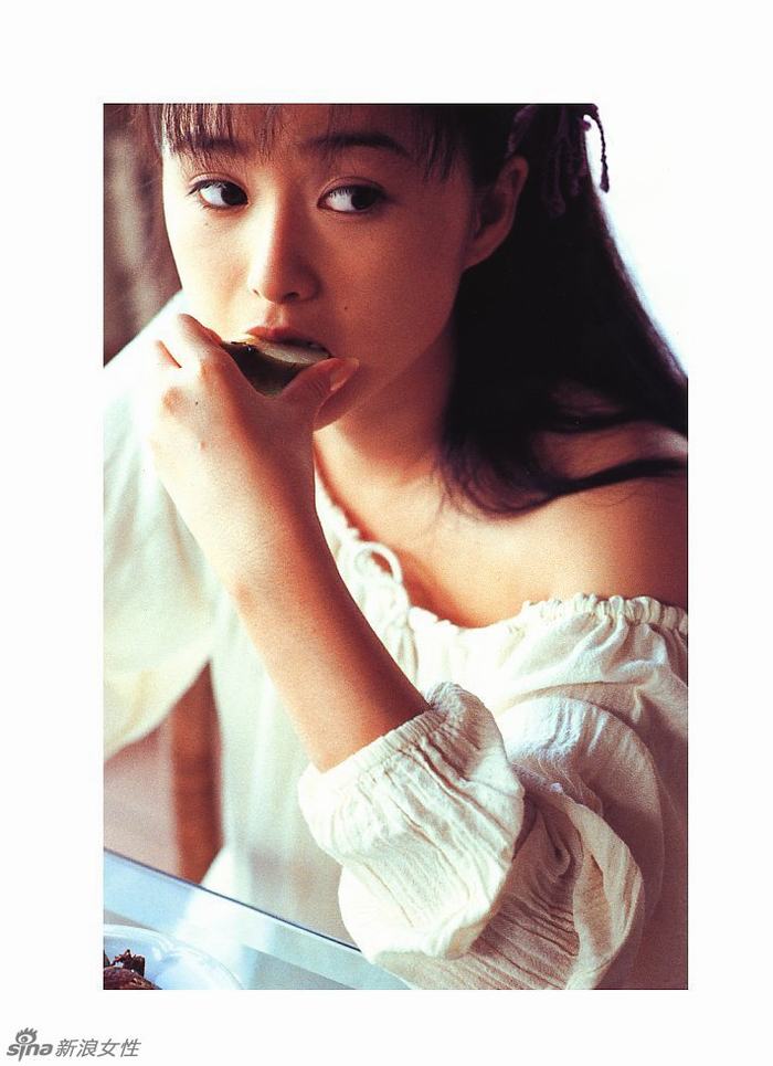 酒井法子少女时期珍藏绝版写真 全裸淋浴大尺度吸吮手指