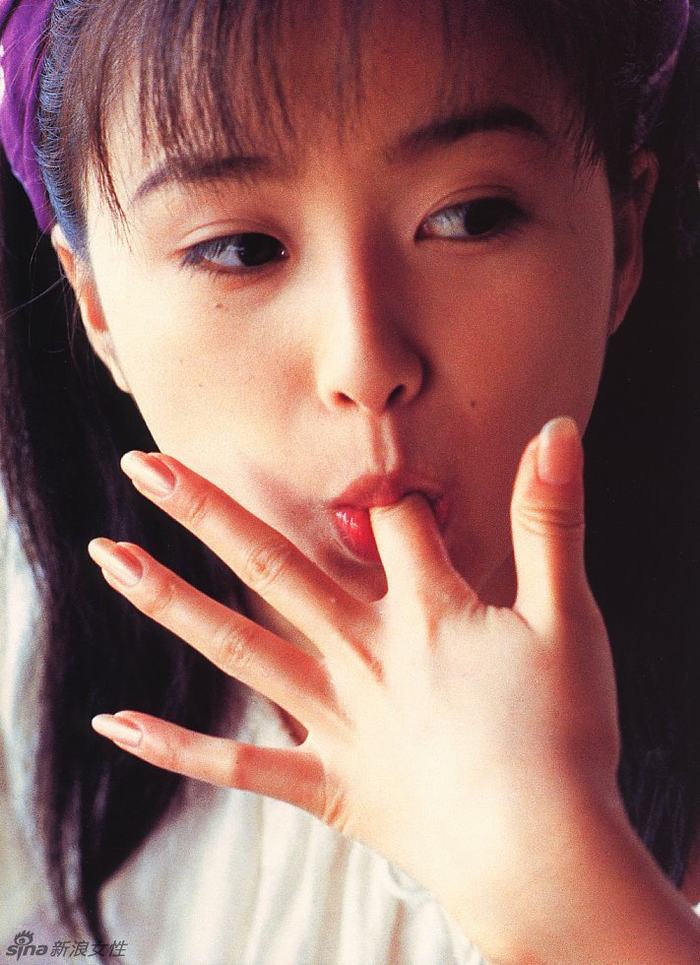 酒井法子少女时期珍藏绝版写真 全裸淋浴大尺度吸吮手指