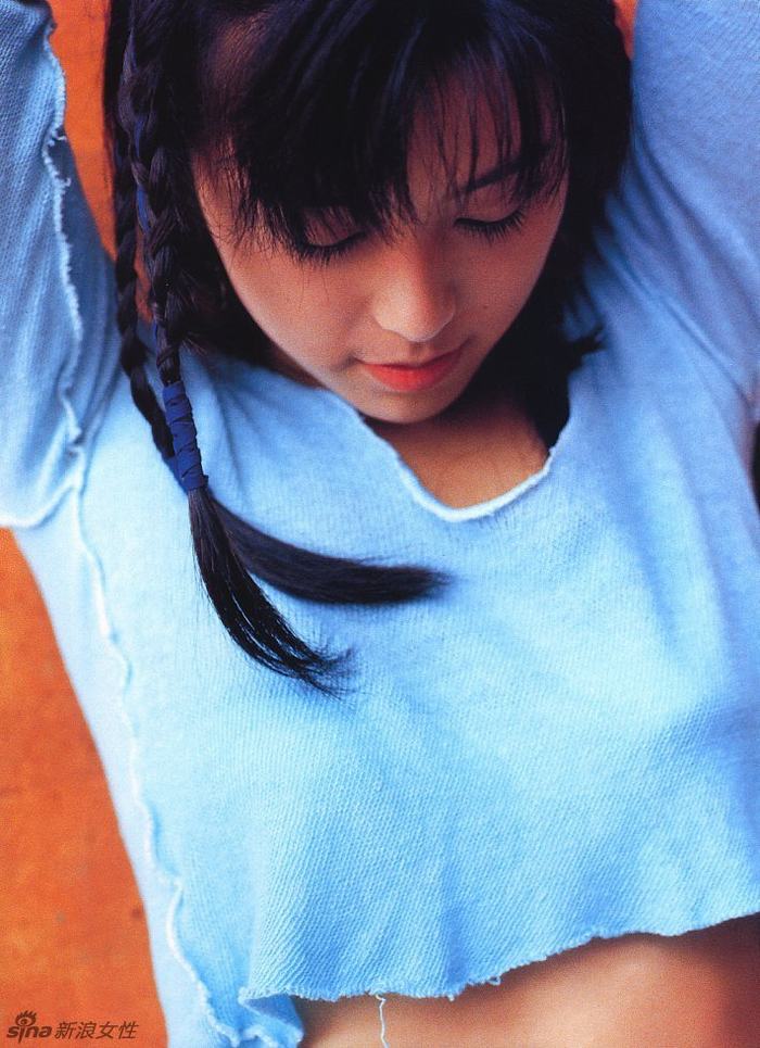 酒井法子少女时期珍藏绝版写真 全裸淋浴大尺度吸吮手指