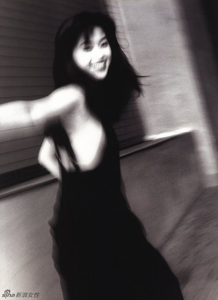 酒井法子少女时期珍藏绝版写真 全裸淋浴大尺度吸吮手指