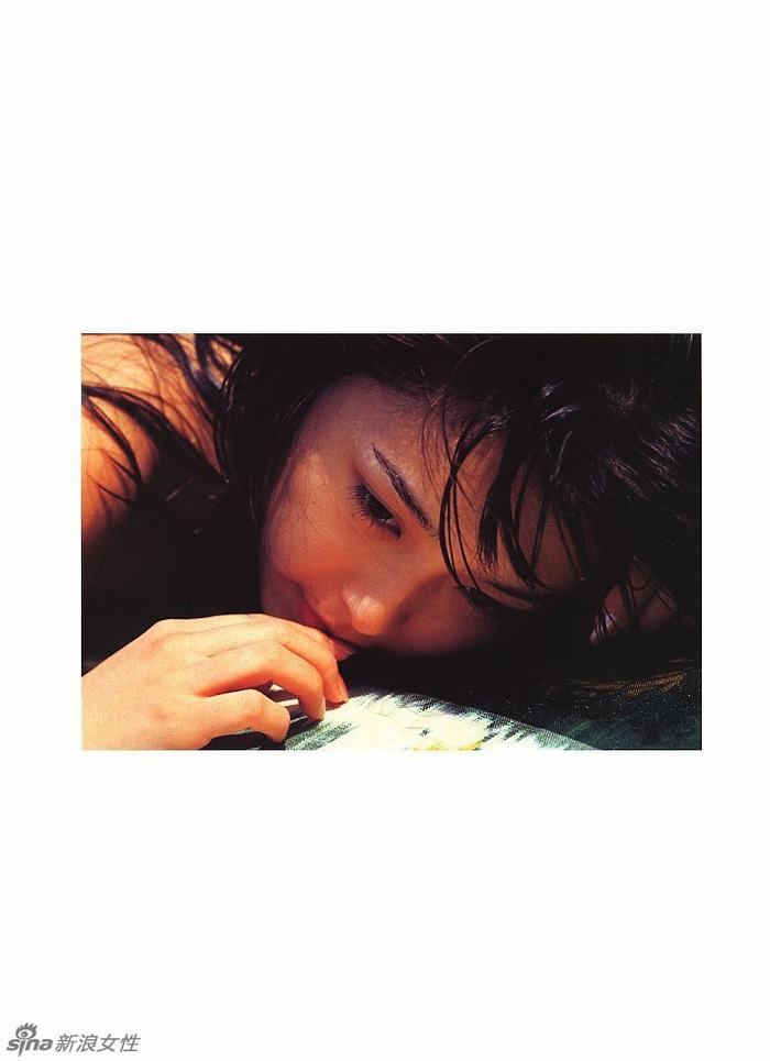 酒井法子少女时期珍藏绝版写真 全裸淋浴大尺度吸吮手指