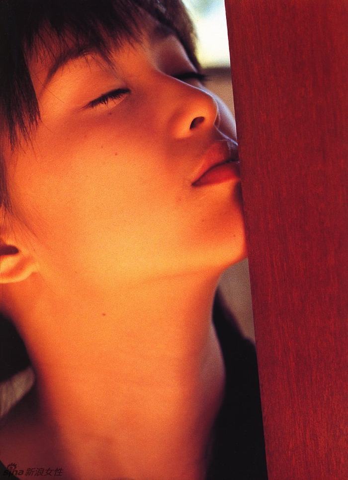 酒井法子少女时期珍藏绝版写真 全裸淋浴大尺度吸吮手指