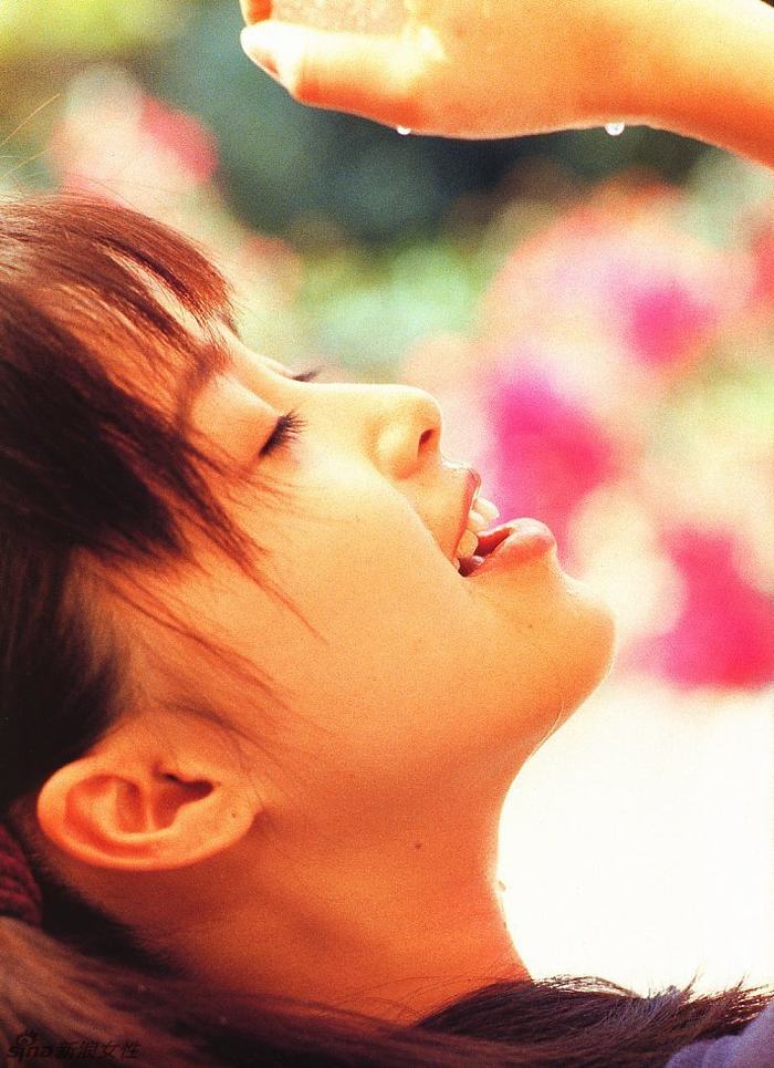 酒井法子少女时期珍藏绝版写真 全裸淋浴大尺度吸吮手指