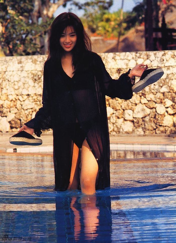 酒井法子少女时期珍藏绝版写真 全裸淋浴大尺度吸吮手指