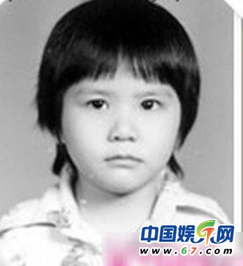TVB明星童年照 黄宗泽孤僻抱猫 滕丽名三角眼无美女相