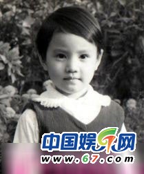 TVB明星童年照 黄宗泽孤僻抱猫 滕丽名三角眼无美女相