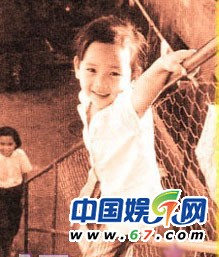 TVB明星童年照 黄宗泽孤僻抱猫 滕丽名三角眼无美女相