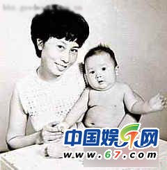 TVB明星童年照 黄宗泽孤僻抱猫 滕丽名三角眼无美女相