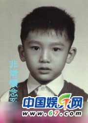 TVB明星童年照 黄宗泽孤僻抱猫 滕丽名三角眼无美女相