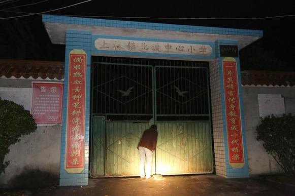 湖南发生校园惨案 校长护学生被砍死