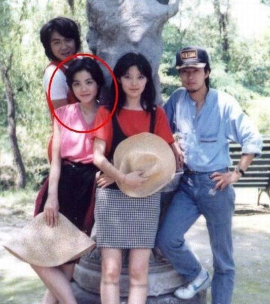 王菲16岁处女座唱片封面曝光 婴儿肥甜美短发造型