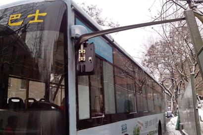 三米钢槽插进驾驶室