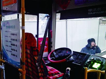 三米钢槽插进驾驶室