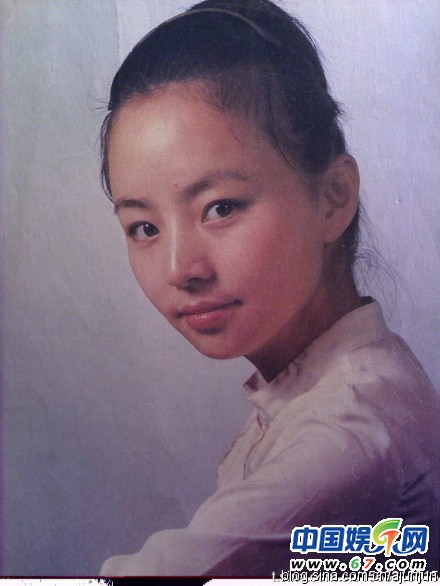 宋丹丹高考遇初恋导致落榜 揭秘明星考试趣闻及青涩照