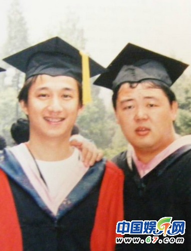 宋丹丹高考遇初恋导致落榜 揭秘明星考试趣闻及青涩照