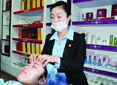 美容师：年末给你送“美丽”