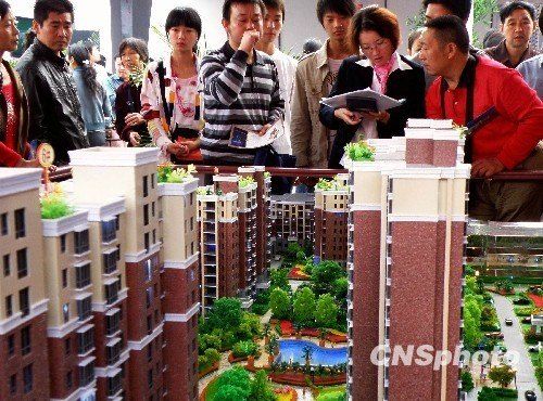 2012年12月份，70个大中城市中，新房房价上涨城市有54个。专家称，房价已基本无下降空间