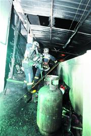 重庆路广告公司失火