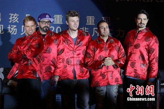 后街男孩身穿唐装将上辽宁春晚