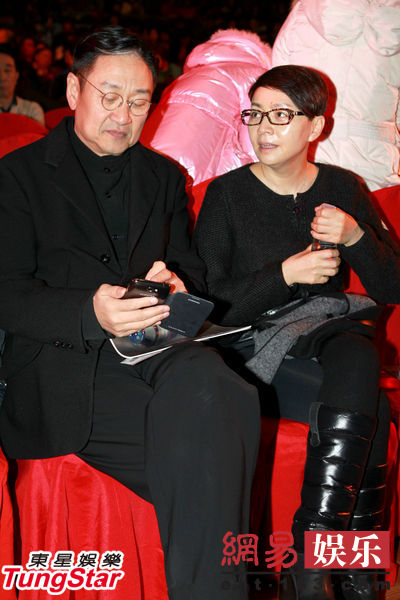 宋丹丹与地产商老公赵玉吉秀甜蜜