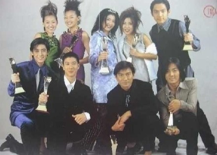 大S发昔日旧照 自嘲惊悚