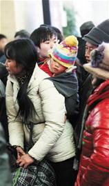 青岛春运前小高峰持续三天 送客10万