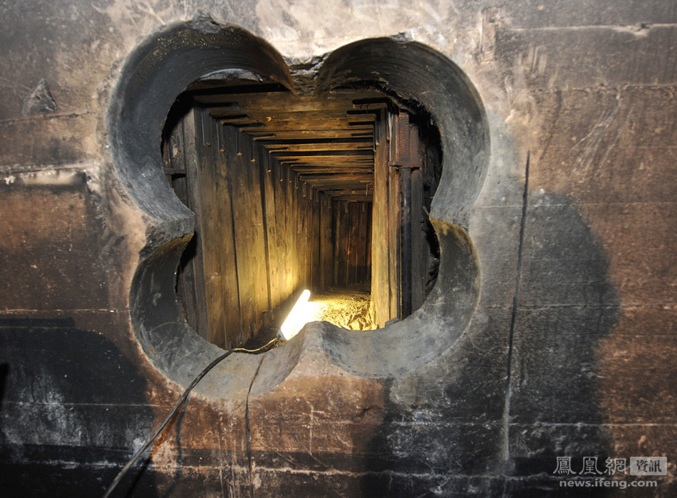 大盗挖出通向金库隧道 盗走100个保险柜